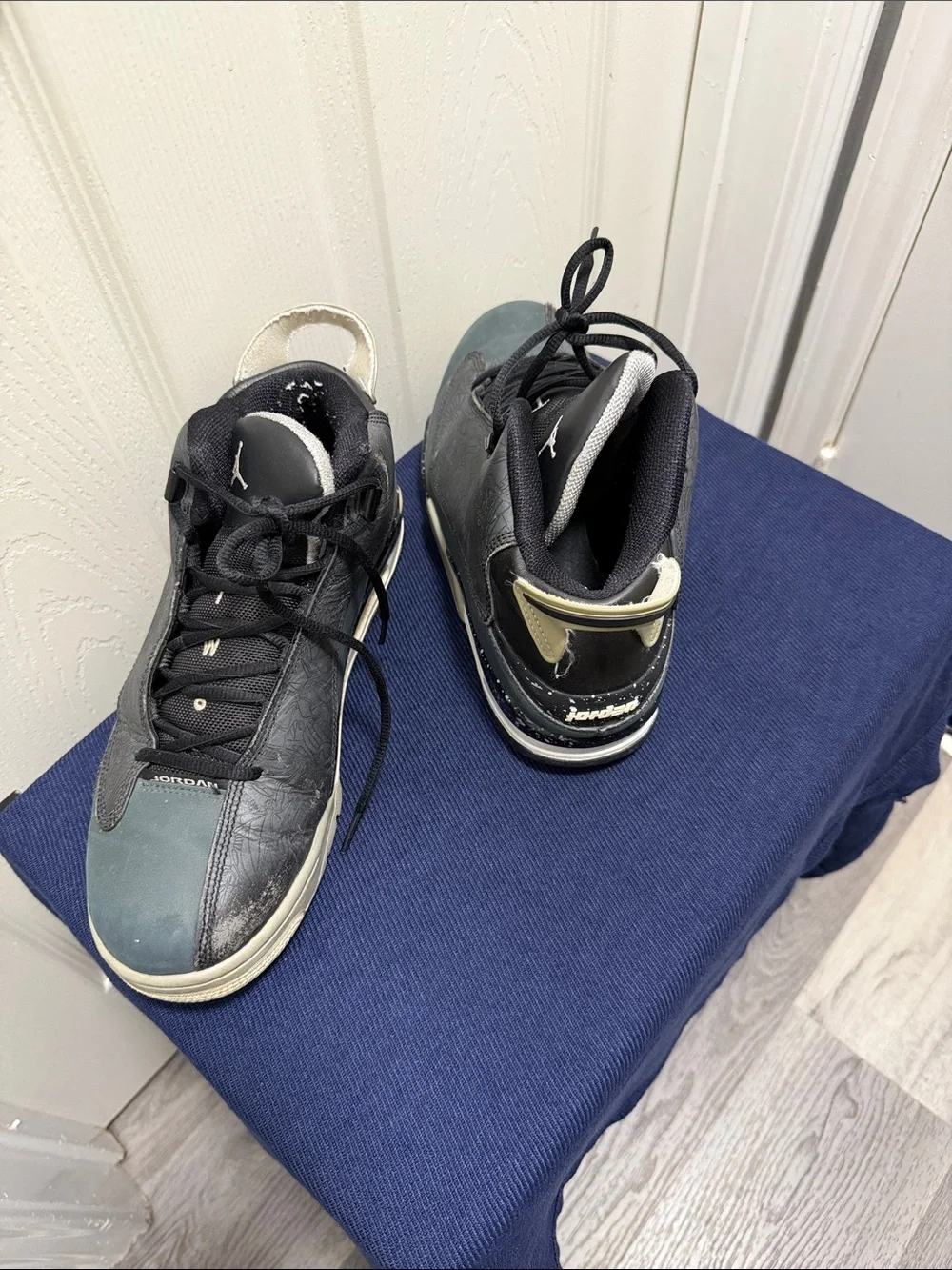 Jordan Men’s Black and Teal Low-Top Sneakers